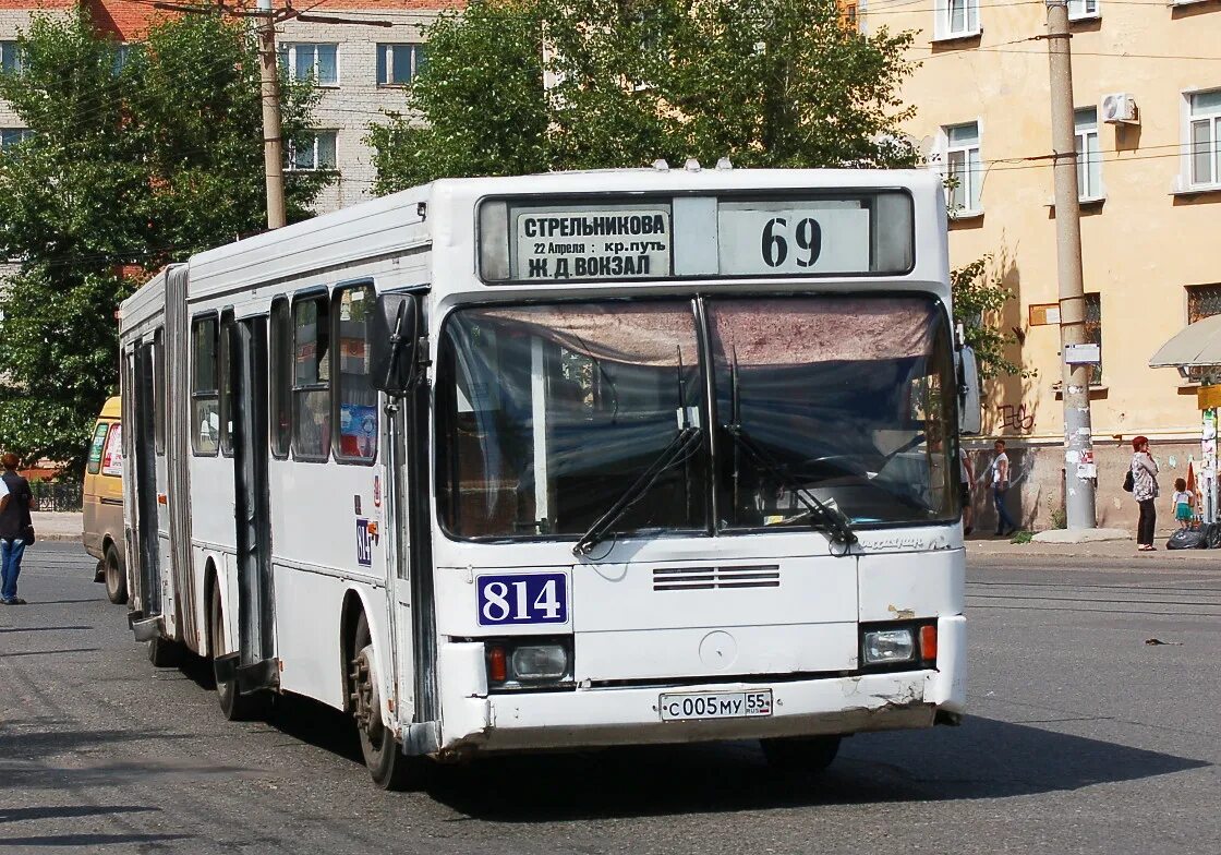 814 автобус царицыно. ГОЛАЗ ака 6226 814 Омск. Мерседес ака 6226. Автобус 814. Автобус 814 Москва.