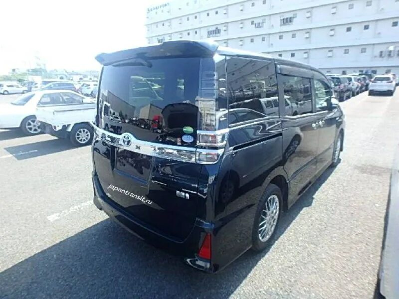 Мицубиси 7 местный xpander. Мицубиси минивэн 2022 xpander. Антибактерия для авто японский вк. Япония транзит. Тойота вокси докатка под машиной.