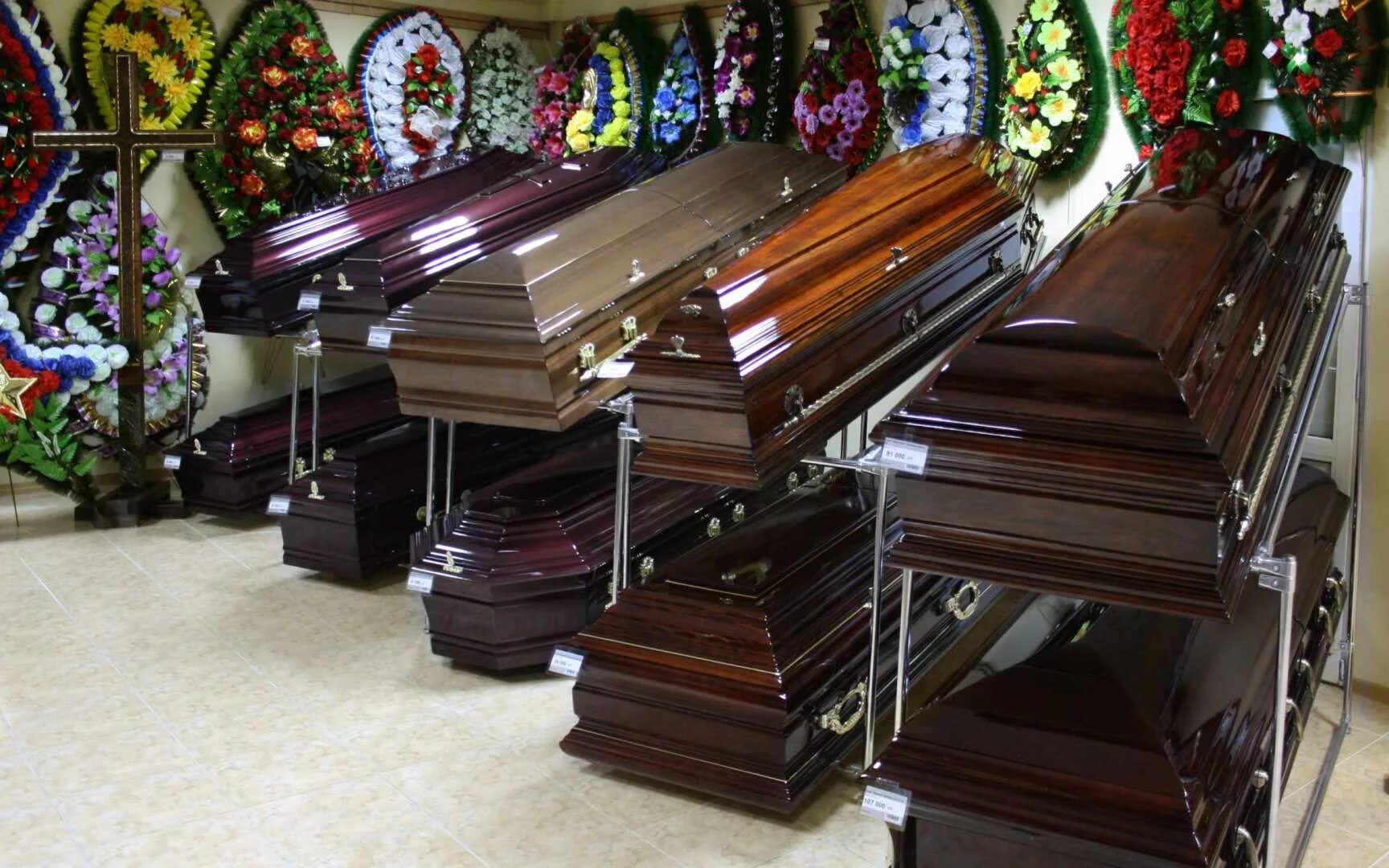 Ритуальные пренадлежности. Служба ритуальных услуг. Служба ритуальных услуг. Похоронное бюро ритуальные услуги. Магазин памятников и ритуальных принадлежностей.