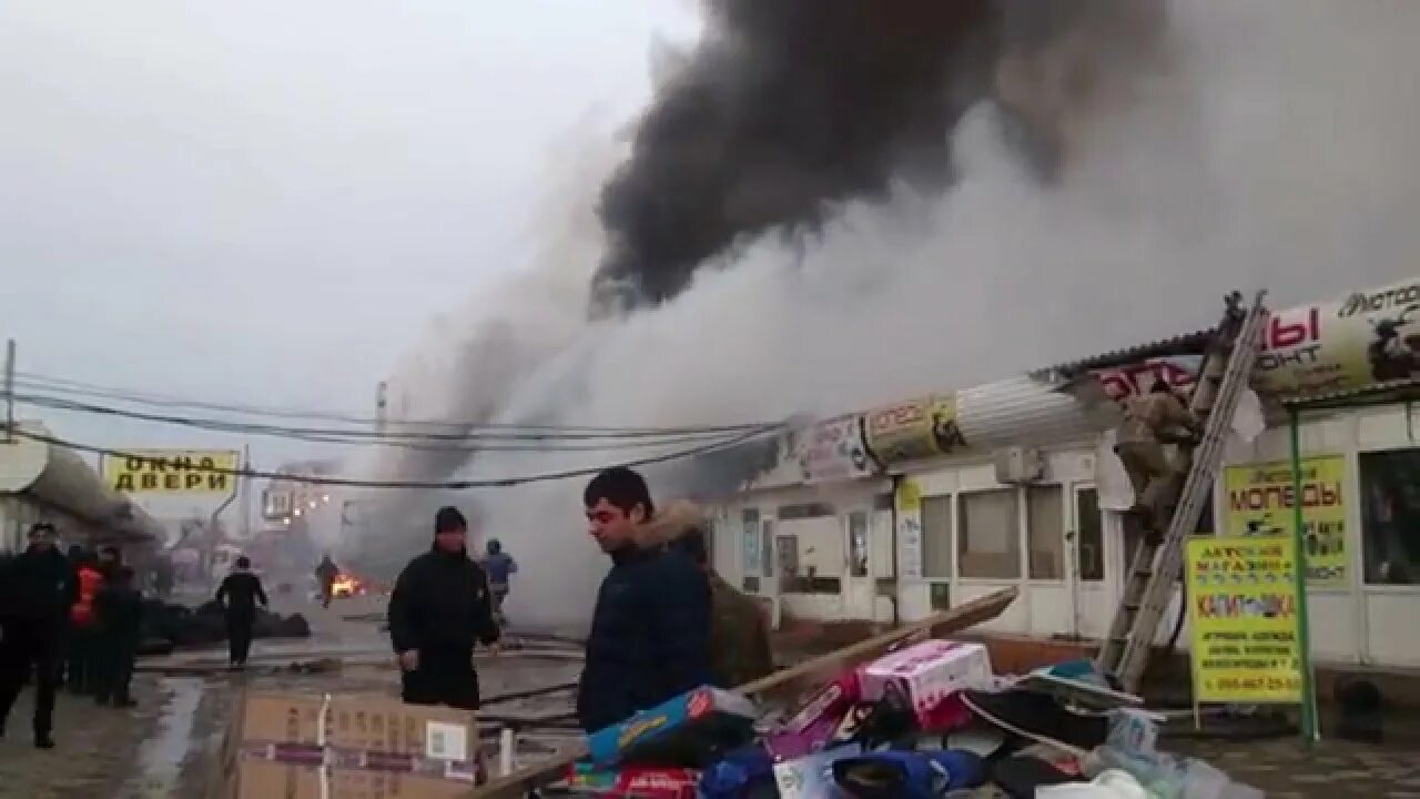 Рынок меркурий сергиев посад. Малый базар якутия. Рынок меркурий донецк. Пожар в сыктывкаре. Вещевой рынок сергиев посад.