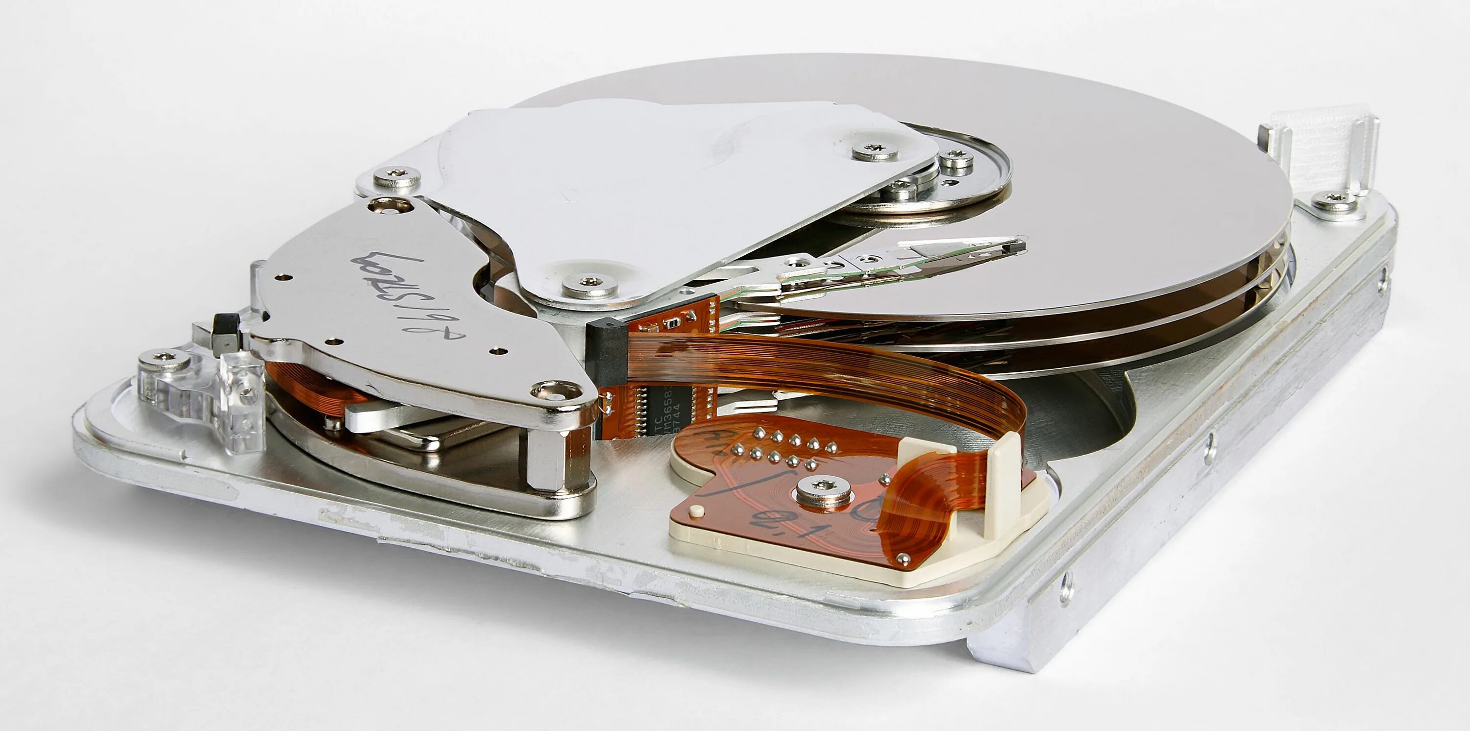 Hdd диски емкость. Жесткий диск seagate st9250611ns. hamr hdd. tdk hdd. жесткий диск 1990 года.