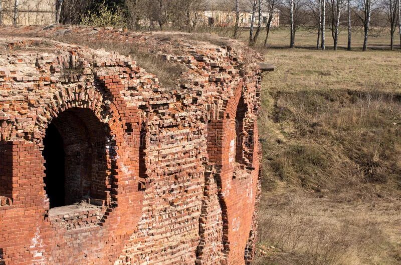 Старинная полубашенка из красного кирпича. Ancient red. Ancient red. Красный дракон днд миниатюра. Ancient red.