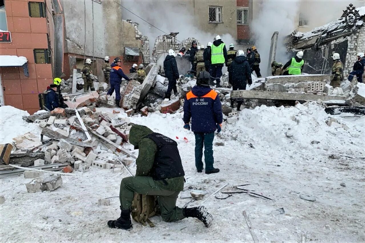 Взрыв в нижнем новгороде сейчас. Взрыв газа Мещерский бульвар. Взрыв в кафе Самурай в Нижнем Новгороде. Взрыв на Мещере Нижний Новгород. Взрыв дома в Нижнем Новгороде.