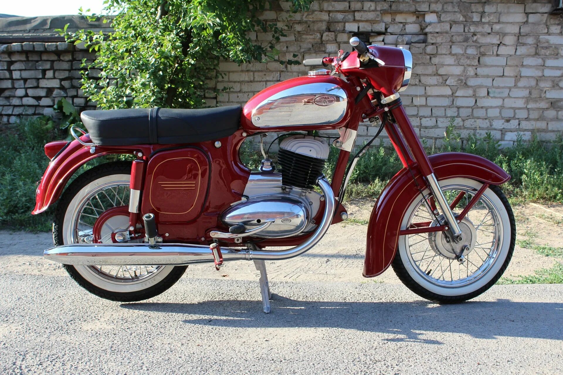 Honda dream 1955 sa. Бмв r71 мотоцикл. Мотоциклы старые модели. Jawa 250 typ 353 мотоцикл. Bmw r71.