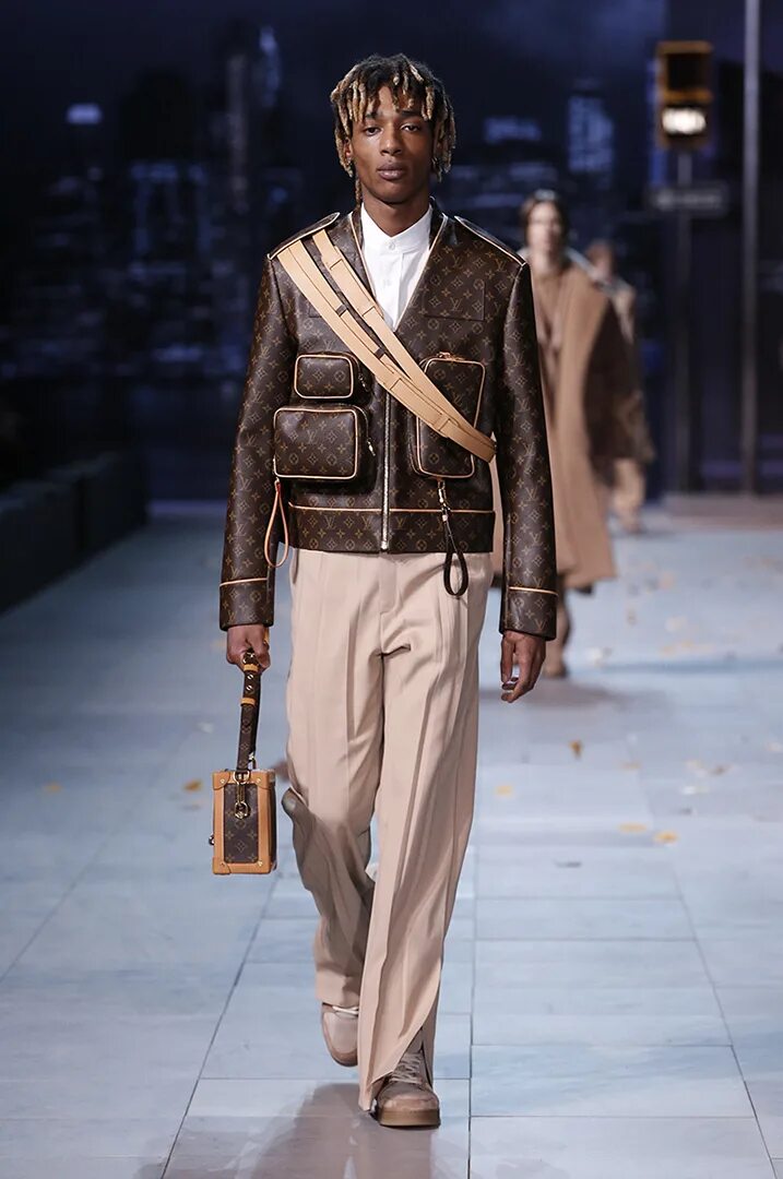 Луи виттон вирджил абло сумка. Louis vuitton ss22. Сумка луи виттон trunks bags. Virgil abloh louis vuitton. Louis vuitton virgil.