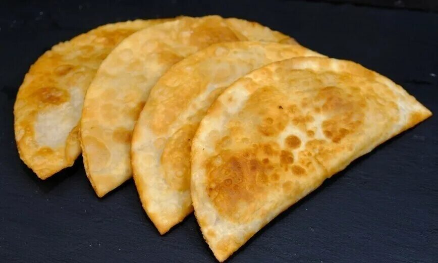 фарш для чебуреков. чебуреки домашние с фаршем на сковороде пошаговый. чебуреки из лаваша с фаршем. чебуреки домашние с мясом на сковороде. простые чебуреки на сковороде.