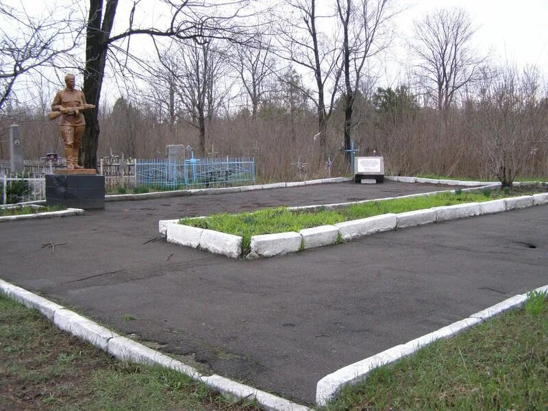 Новости первомайска николаевской. Г Первомайск Николаевской области. Первомайск (Николаевская область). Николаевская область Братские могилы. Памятник Братская могила в Первомайске Луганская область.