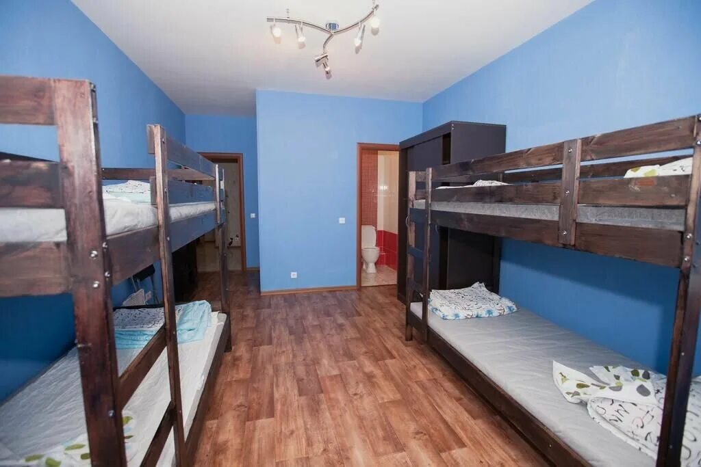 8ми местный хостел шерегеш сугроб. Номер категории хостел. Хостел орион шерегеш. Гостиница сильвер шерегеш. Эсто садок общежитие газпром.