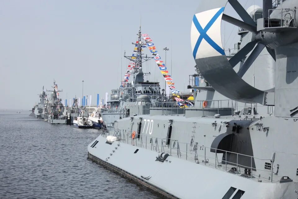 Бутомы судостроительный завод. 2. Судостроение 2022. Курское море щетинка водохранилище. Судостроение 2022.