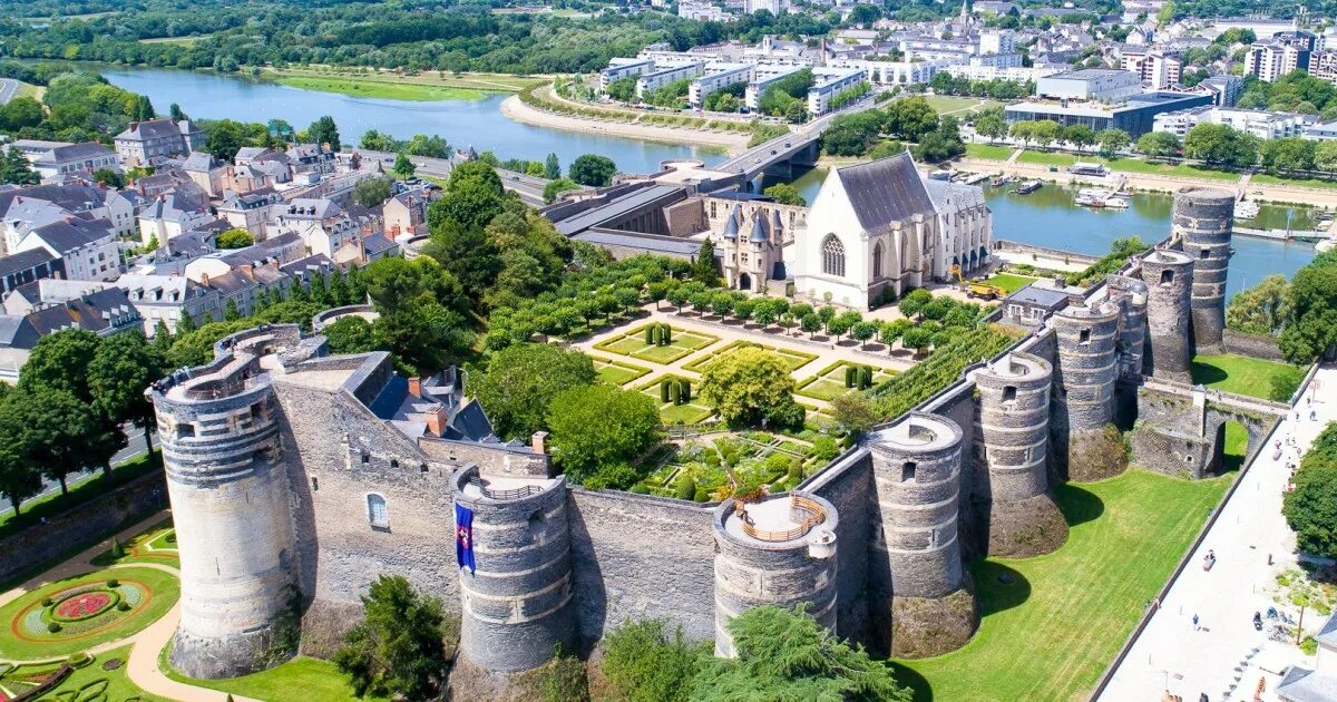 Анже. Замок Анжер Франция. Замок Анже Франция. Chateau d'Angers замок. Город Anger Франция.