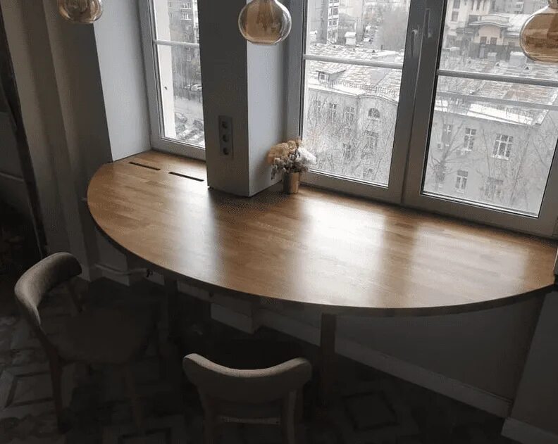 Подоконник-стол. Письменный стол из подоконника. Подоконник-столешница на кухне. Подоконник из столешницы. Как из подоконника сделать стол.