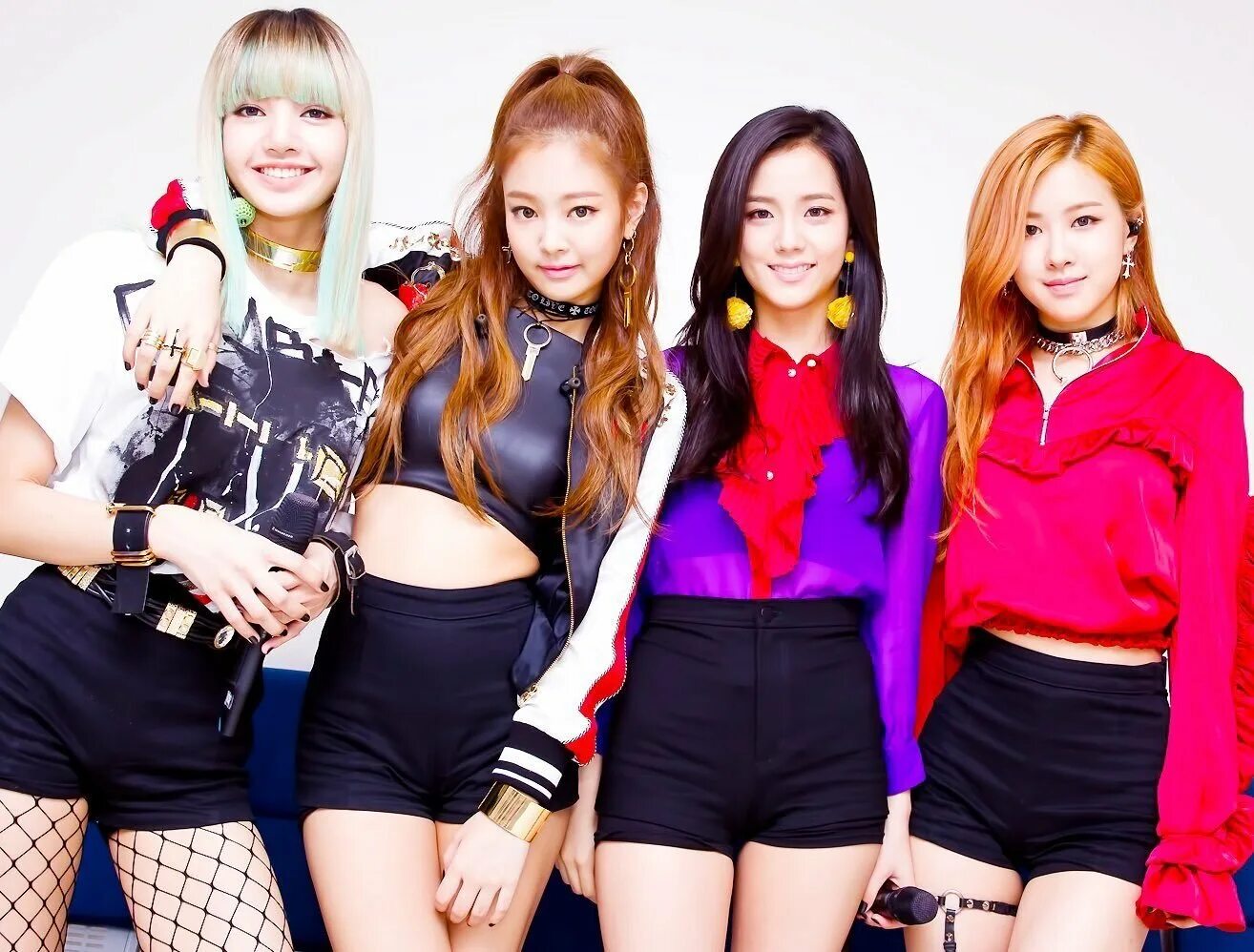 Black pink me. Black pink me. Блекспинк участницы 2022. Блэк пинк. Блэк пинк.
