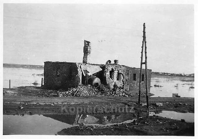 , камышитовый завод 1942 год. камышитовый завод. белгород 1942г камышитовый завод. камышитовый завод белгород. памятник камышитовый завод белгород.