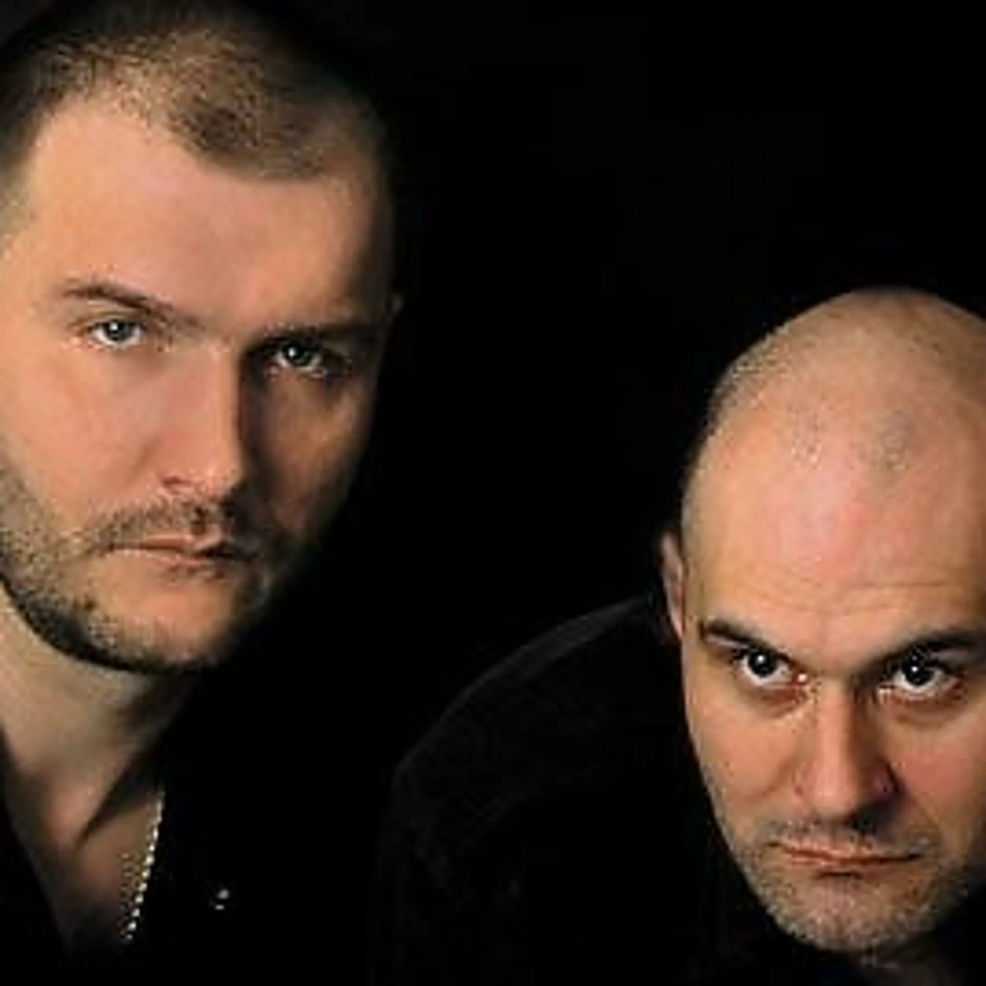 Пятилетка группа брось оружие руки в гору. Пятилетка зажжем бродяги. Группа пятилетка состав. У. Солист группы пятилетка.