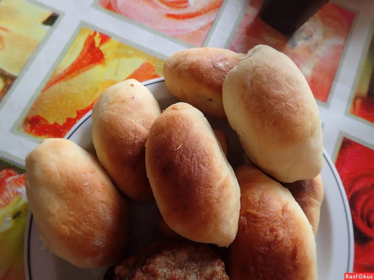 мамины пироги. мемы про пирожки. пирожки за 10 минут. мамин пирожок. мамин пирожок мужчина.