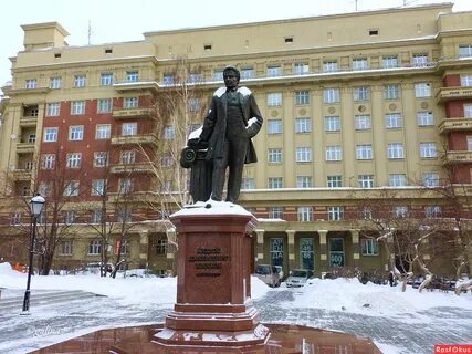 Памятник архитектору