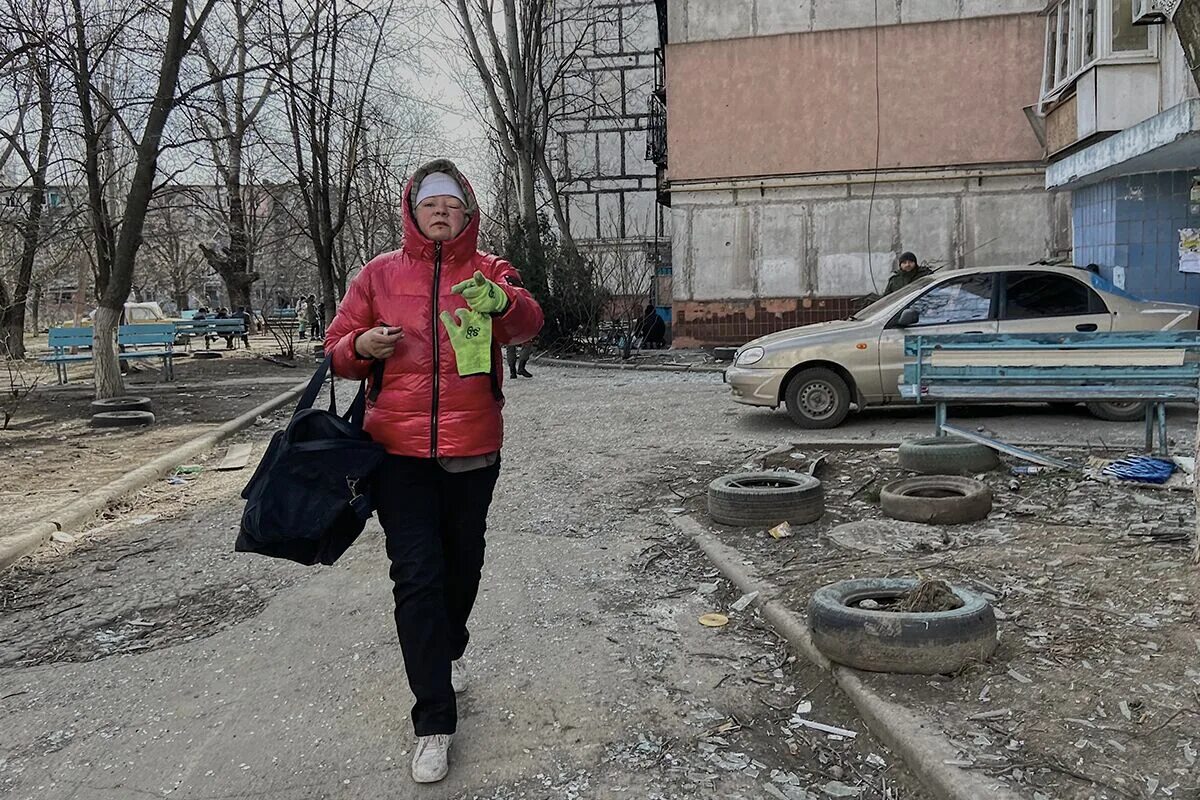 Работа в городе мариуполь. Окраины города мариуполя. мариуполь беженцы. женщины из мариуполя.