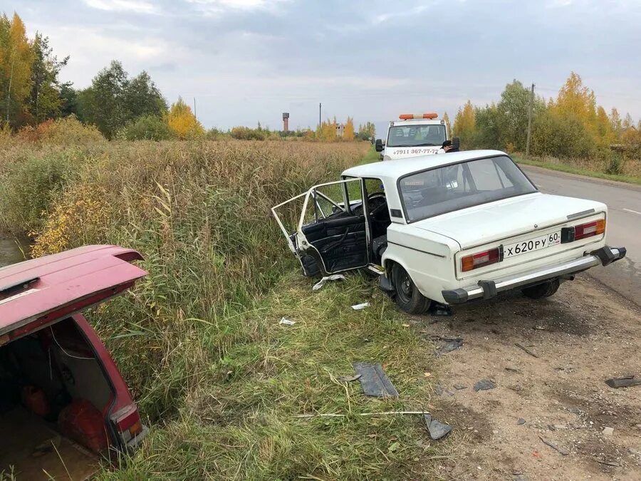 Подслушано великие луки происшествия. ДТП Великолукский район. Авария около деревни Дубрава. Борзуновка Томская область.