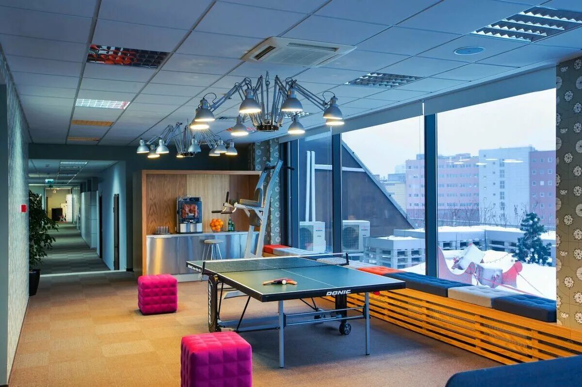 Коридор (помещение). Офис опен спейс лофт. Помещение студия. Зона отдыха в офисе. Офисное здание интерьер.