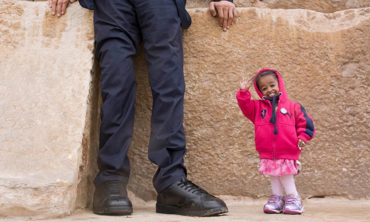 Рост самого маленького человека. Джиоти Амге и самый высокий человек в мире.