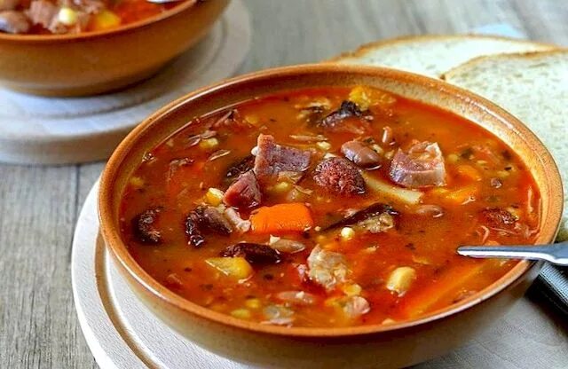 Как сварить фасолевый суп с мясом. Венгерский суп боблевеш. суп йокаи. фасолевый суп с копченостями. фасолевый суп с рулькой.
