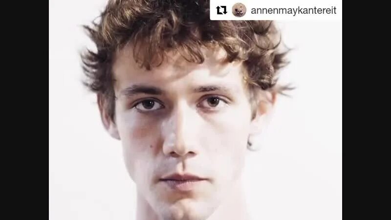 Хеннинг май и его парень. Хеннинг май hurra. Annenmaykantereit hurra die welt перевод. Annenmaykantereit вокалист. Annenmaykantereit hurra die welt перевод.