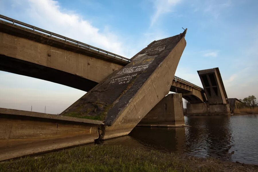 троицкий мост в санкт-петербурге ночью. живописный мост спб. троицкий мост мост питер. разводной жд мост беломорск. мост поднимает корабли.