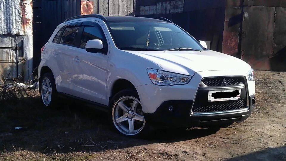 Митсубиси asx 2014. Литые диски асх. Мицубиси асх колесо. Nissan qashqai 2008. Диски r20 на mitsubishi asx.