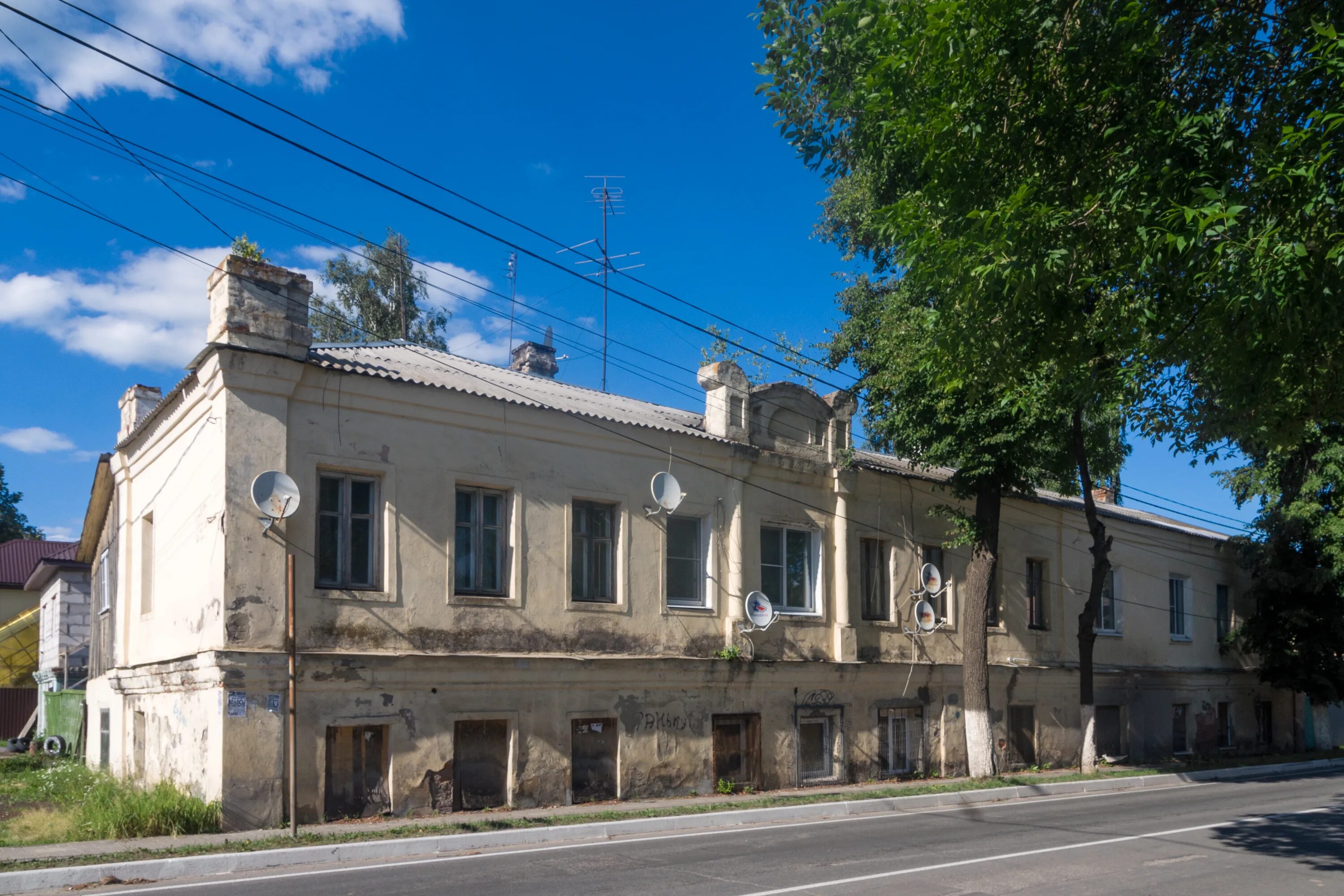 Дом Купцов Козельск. Козельск Купеческий дом. Дом купца Еремеева Козельск. “Дом Купцов Сибирцевых” Козельск. Куйбышева 12 омск