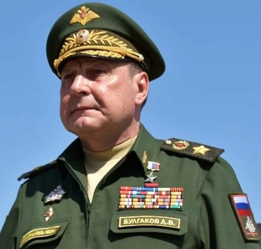 Булгаков один раз появился в редакции в пижаме, поверх которой у него была надет