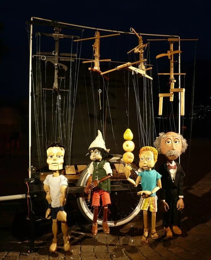 Что такое марионетка. Куклы-Марионетки Puppet Marionette. Театр студия кукол Марионетки Евпатория. Кукольный театр Puppet. Марионетки куклы для кукольного театра.