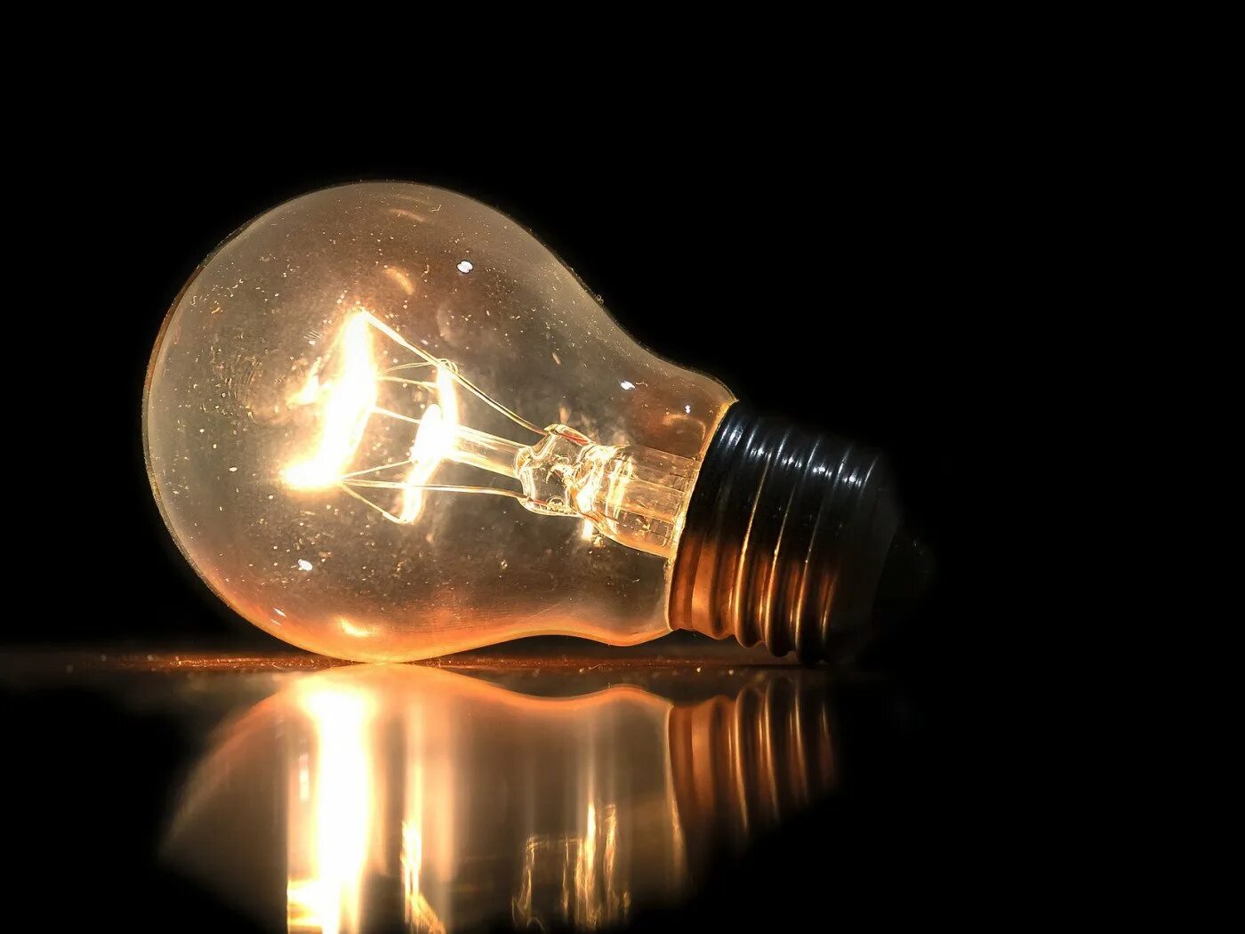 Led лампочка intelligent emergency bulb 7w(e27). Магическая лампа intelligent emergency. Led лампочка intelligent emergency bulb 7w(e27). Разбитая лампочка. Электрический свет.