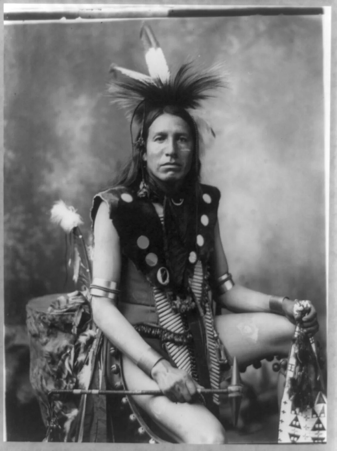 Зачем индейцам. Индейцы Навахо. Индеец воин. Вождь индейцев фото.