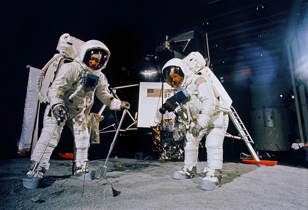 Астронавты миссии Аполлон 11. Man landed on the moon