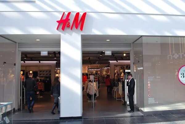 Двухэтажный h m. Ближайший h&m. Площадь магазина h&m. H and m Курской.