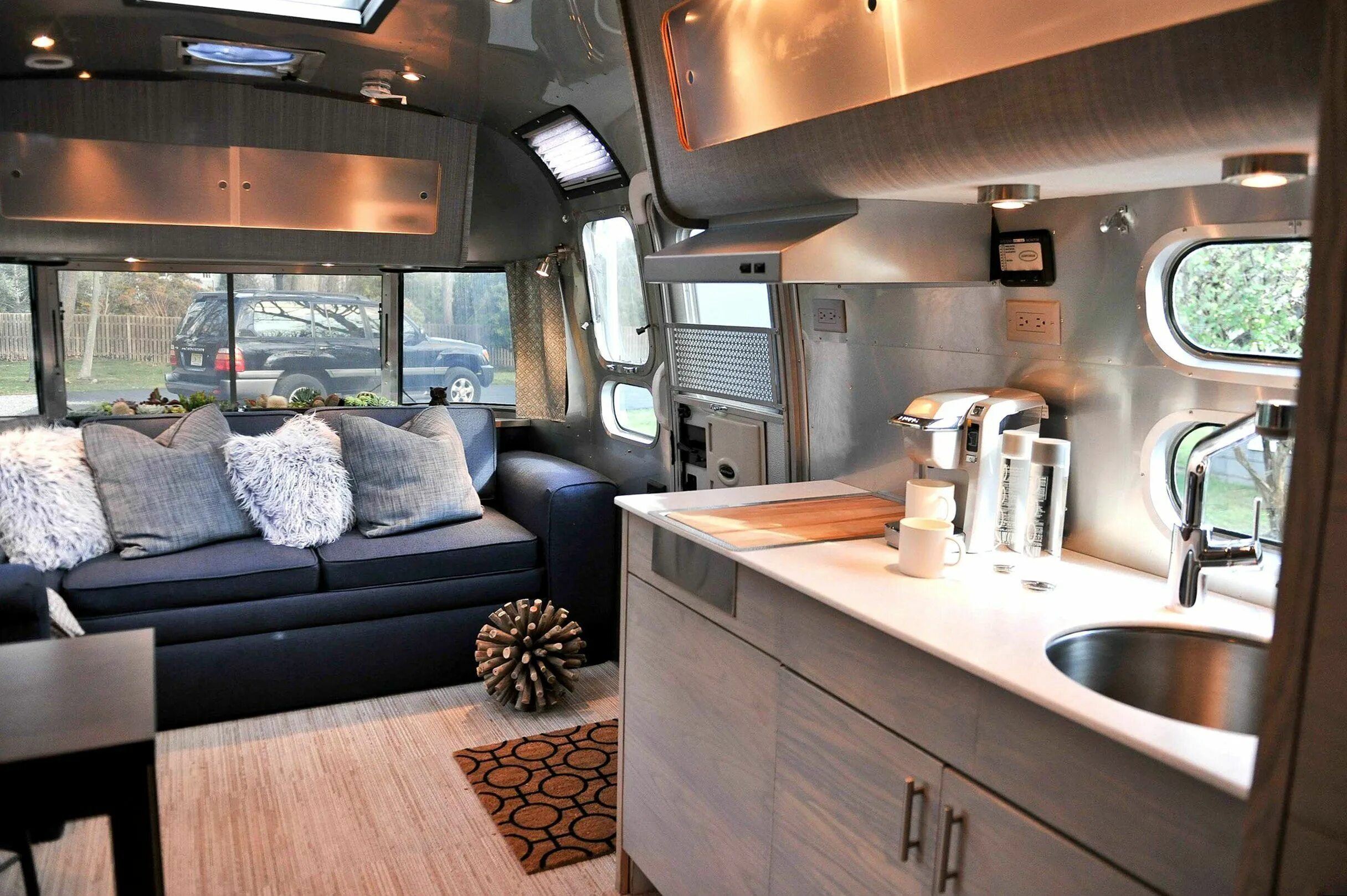 Дом на колесах казань. Автодом airstream 2025. camper автодом. кемпер автодом rv. автодом pan american airstream.