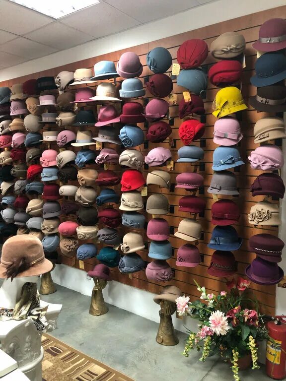 Ателье головных уборов в москве. Ателье головных уборов автора. Салон шляп в москве анны семенихиной. Анна семенихина головные уборы. Ателье головных уборов в москве.