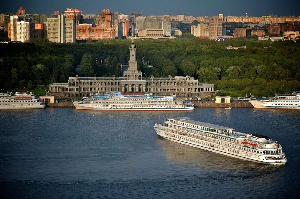 Северный речной вокзал москва сайт. Порт Северного речного вокзала Москвы. Северный Речной вокзал Москва. Северный Речной порт и Речной вокзал. Северный Речной порт Москва.