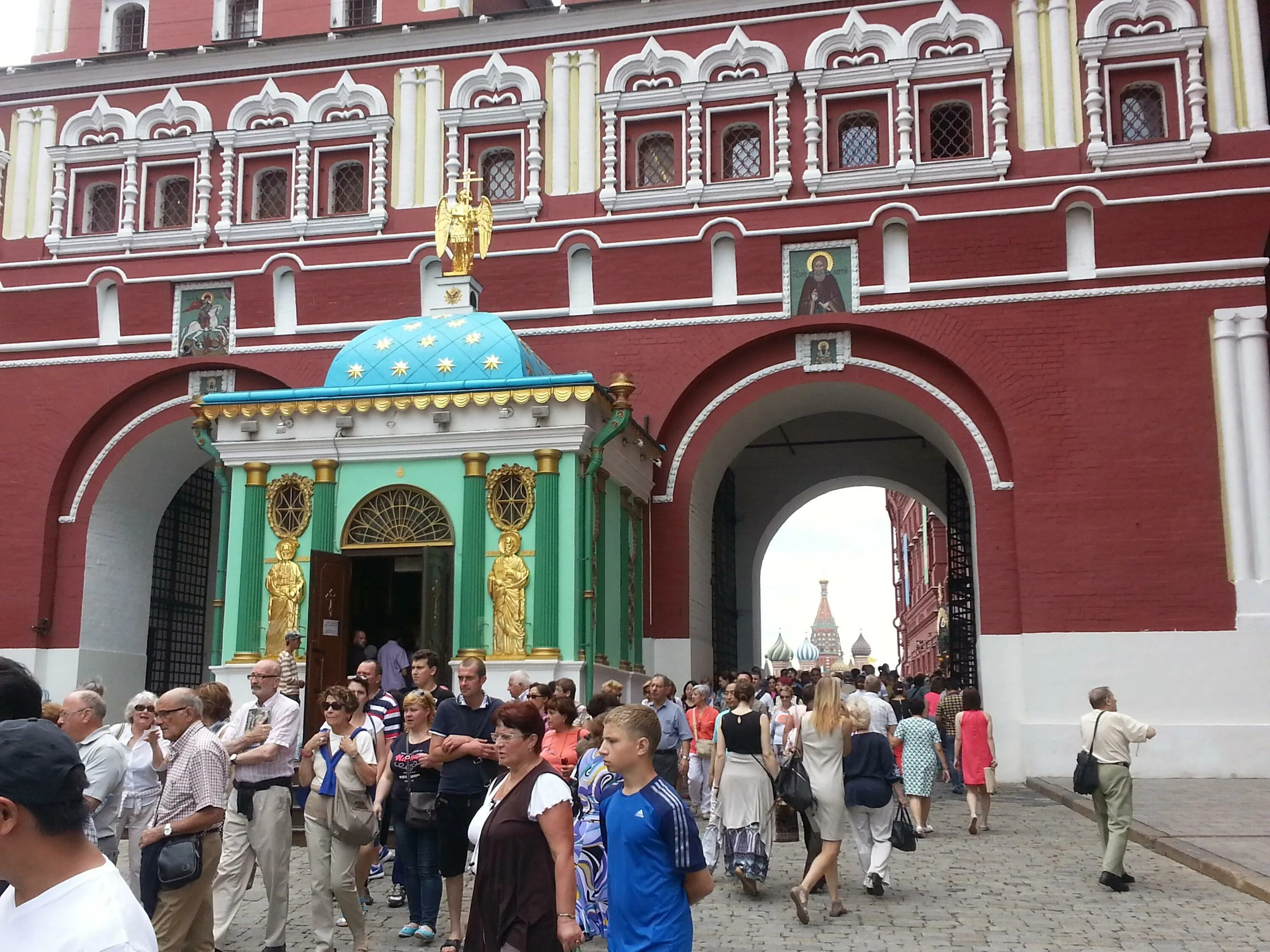 Иверская икона красная площадь. Иверская икона красная площадь. Часовня иверской иконы на красной площади. Часовня иверской иконы божией матери в москве. Часовня иверской божьей матери у воскресенских ворот.