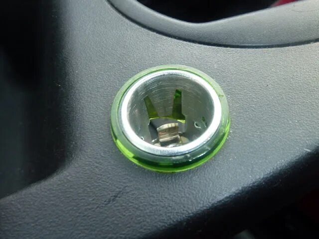 Прикуриватель ford focus 2. Заглушка прикуривателя фокус 2. Прикуриватель форд фокус 2 в панель. Прикуриватель форд фокус 2. Разъем прикуривателя фокус 2 рестайлинг.