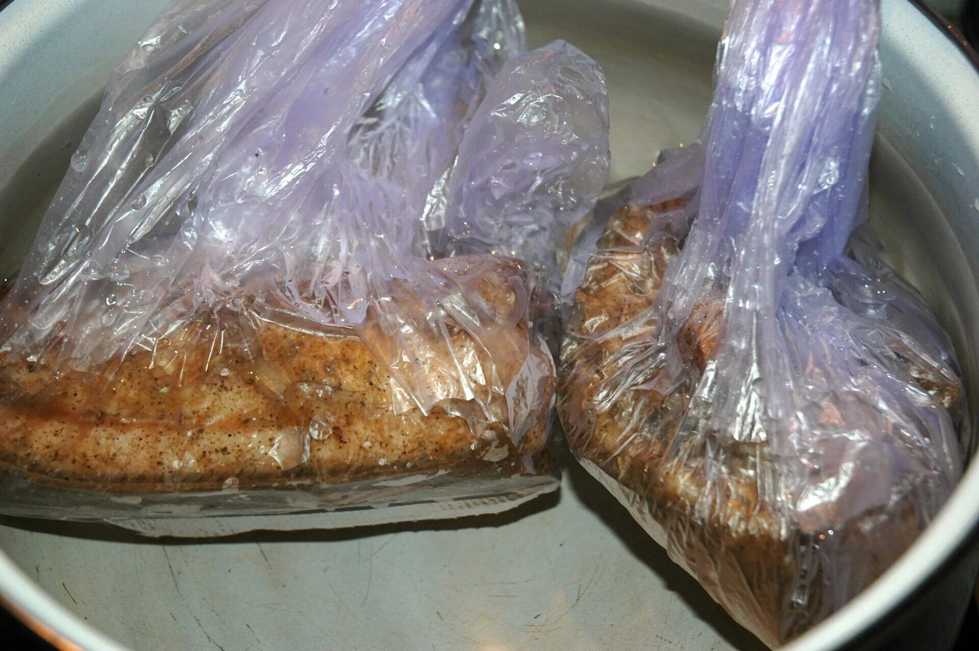 Сало с прослойкой мяса. Вареное сало в пакете. Сало соленое вареное в пакете. Сало с прослойками. Отварное сало.