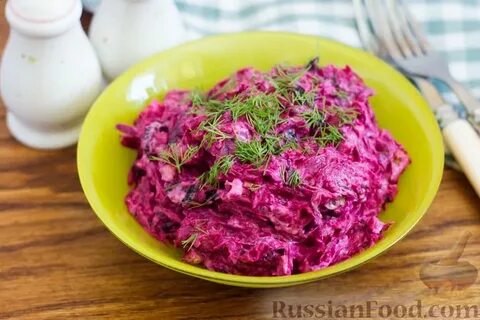 Простой салат из красной свеклы