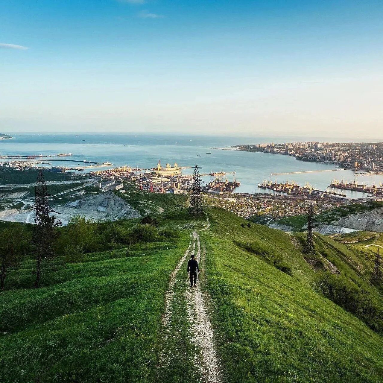 Лысая гора Семигорка Новороссийск. Смотровая Арсеньев сопка. Вид на Цемесскую бухту Новороссийск. Салехард новороссийск