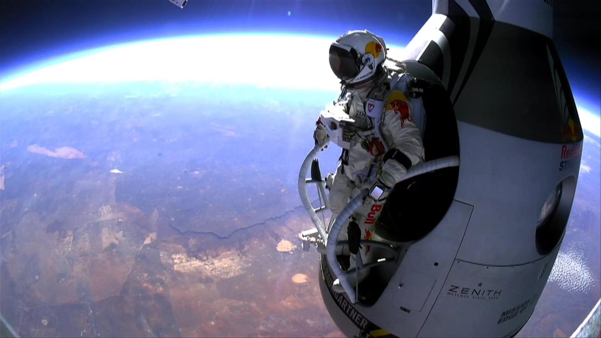 Видео полета первого человека. Felix Baumgartner прыжок из стратосферы.
