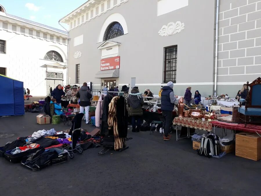 Мосвинтаж блошиный рынок. Блошиный рынок на Зубовском бульваре. Блошиный рынок Зубовский бульвар 2 стр 2 музей Москвы. Москва Зубовский бульвар 2 стр 2 городской блошиный рынок мосвинтаж. Блошиный рынок в Москве на парке культуры.