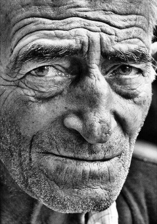 Взгляд старости. Портреты пожилых людей. Старик морщины. Морщины на лице. Фактурное лицо.