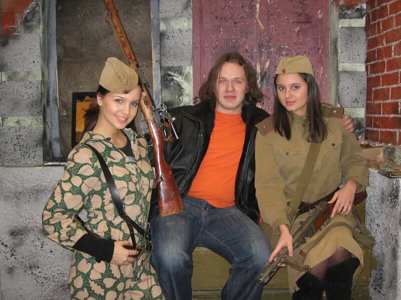 оригинальные открытки на 23 февраля. стреляют танки,пулеметы стишок. летают пушки пулеметы ракеты. стреляют пушки пулеметы ракеты с бомбами летают а в небе храбрые. стреляют пушки пулеметы ракеты.