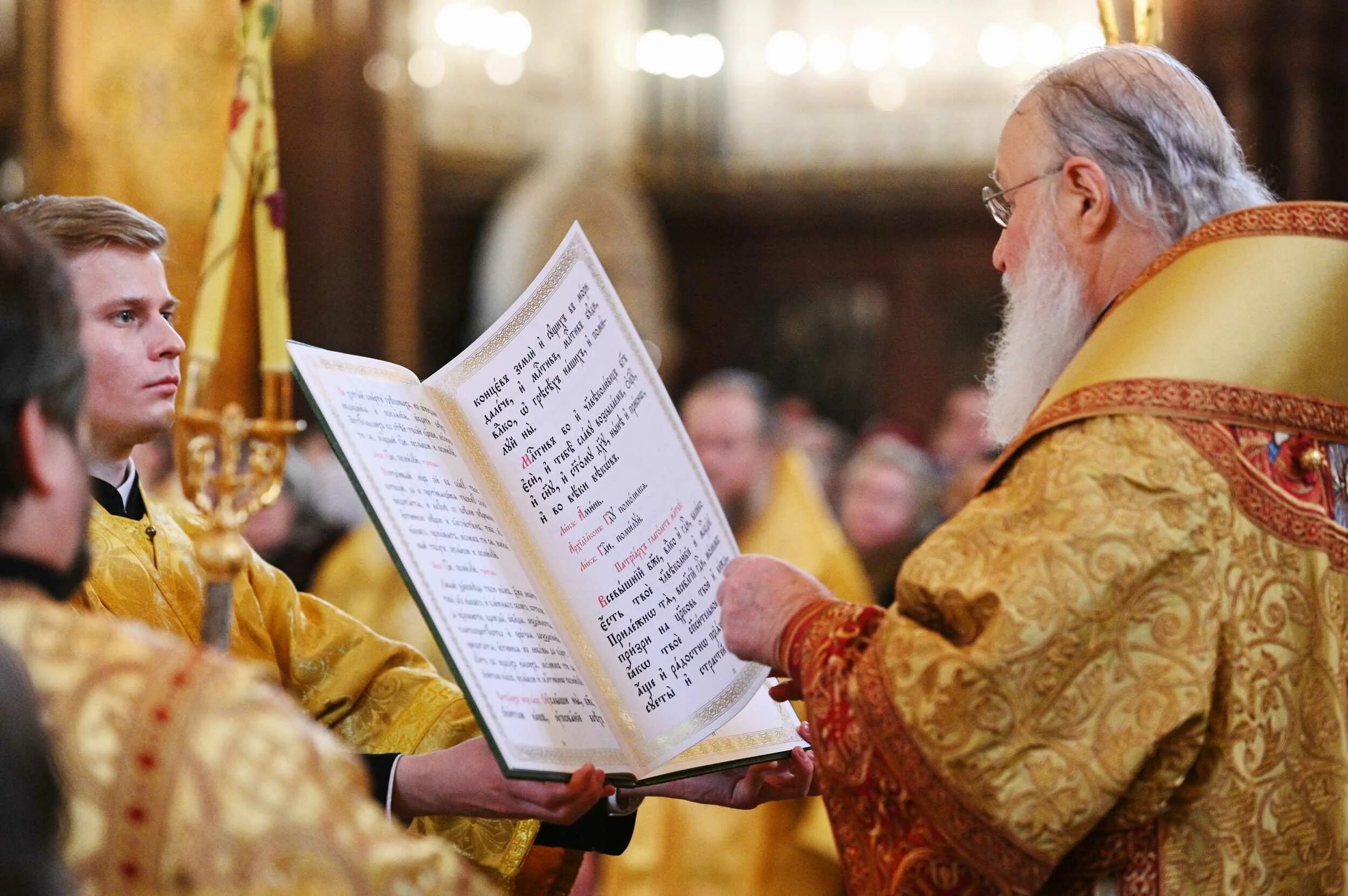 Литургия на славянском языке. Великий пост храм Христа Спасителя. Россия храм торжество люди. Православ дуйносу. Картинки Православа.