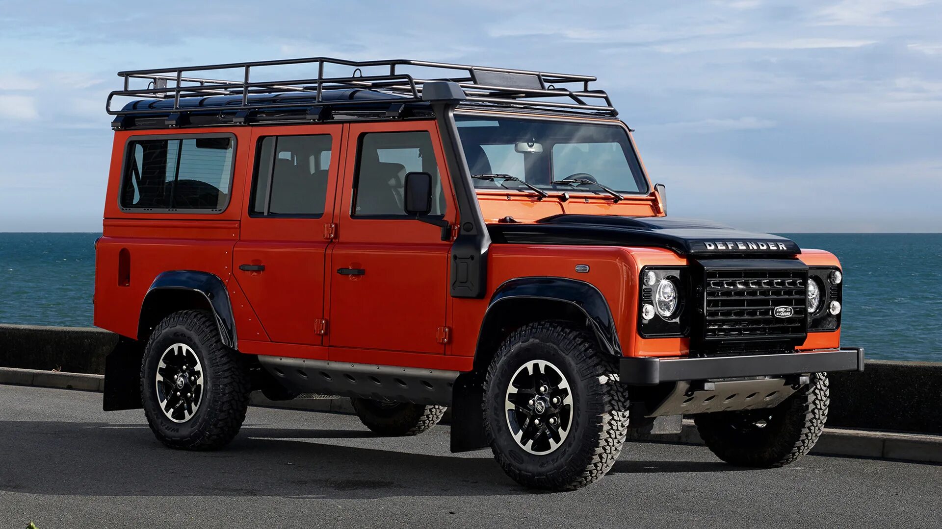Defender furia. Ленд ровер дефендер 110 оранжевый. ленд ровер дефендер 110 2015. лэнд ровер дефендер 2015. land rover defender 110 adventure.