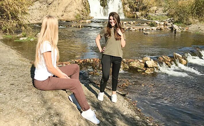 девочки сейчас рядом